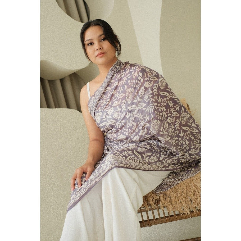 Selendang Batik Sutra Grey 01
