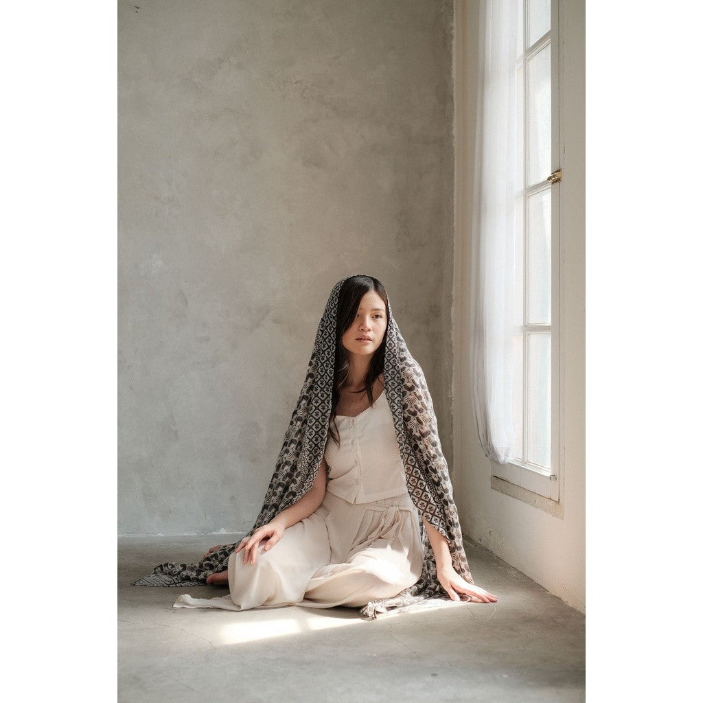 (DEFECT SALE) - Pasha Black Shawl