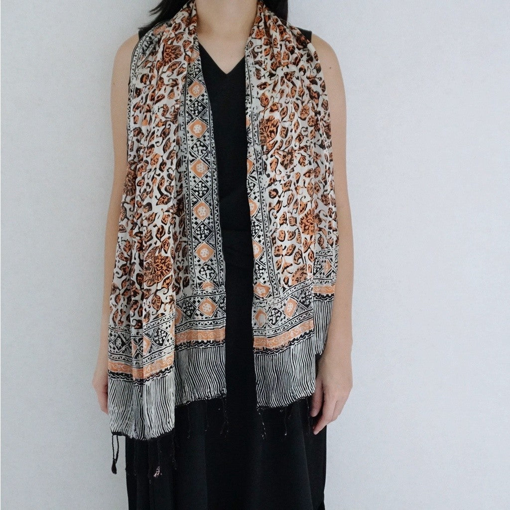 Syal Batik Sutra Black-Orange 02