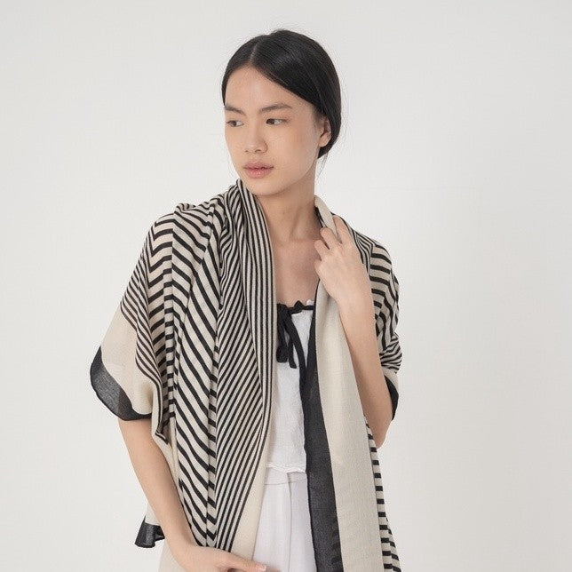 (DEFECT SALE) Muthia White Shawl