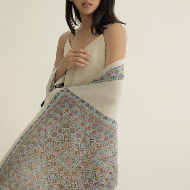 (DEFECT SALE) Isyana White Shawl