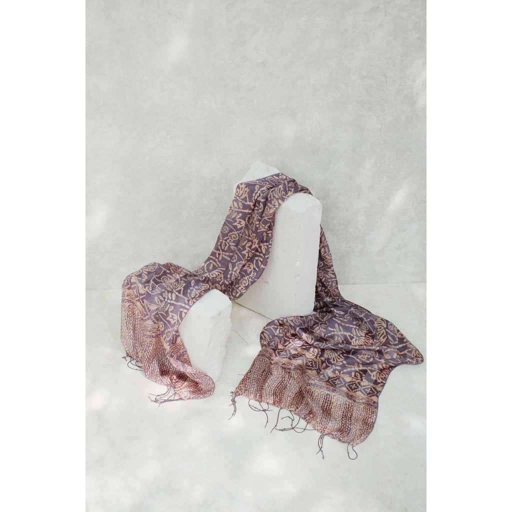 Syal Batik Sutra Taman - Grey - 45